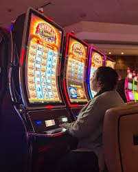 Free-spin bonus triggered by scatter symbols Free-spin bonus round triggered on Jurassic Kingdom